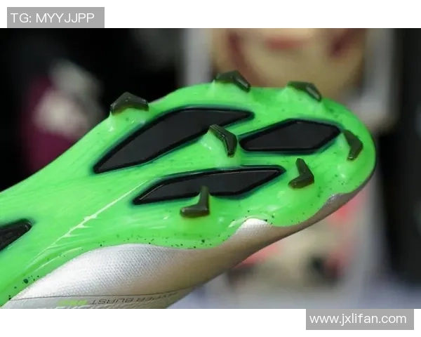 绿色球星足球鞋测评全解析 打造速度与舒适兼备的巅峰体验