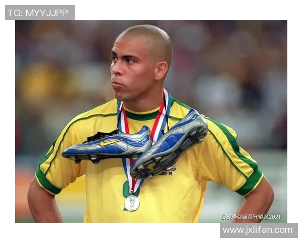 足球场上的王者之光：11号球星的传奇故事与巅峰之路