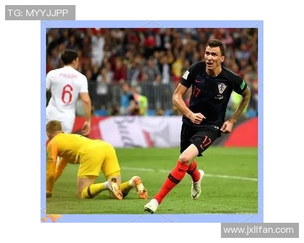 足球巨星赛场标准动作瞬间全景展现激情与力量