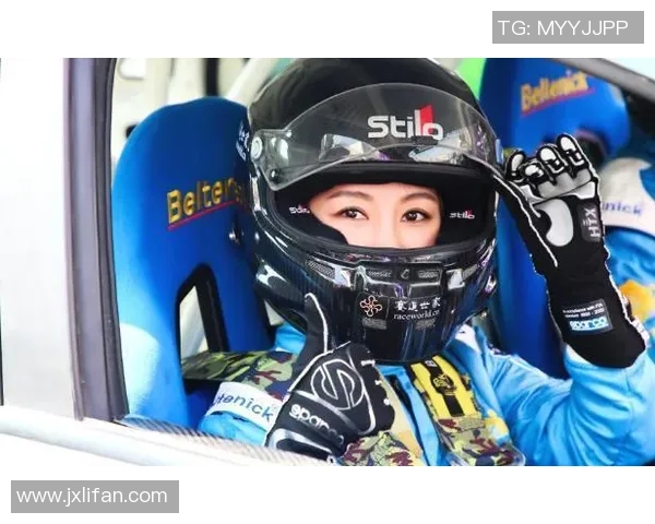 足球球星跨界挑战篮球风潮 穿篮球服的女神们展现不同魅力 足球球星跨界挑战篮球风潮 穿篮球服的女神们展现不同魅力